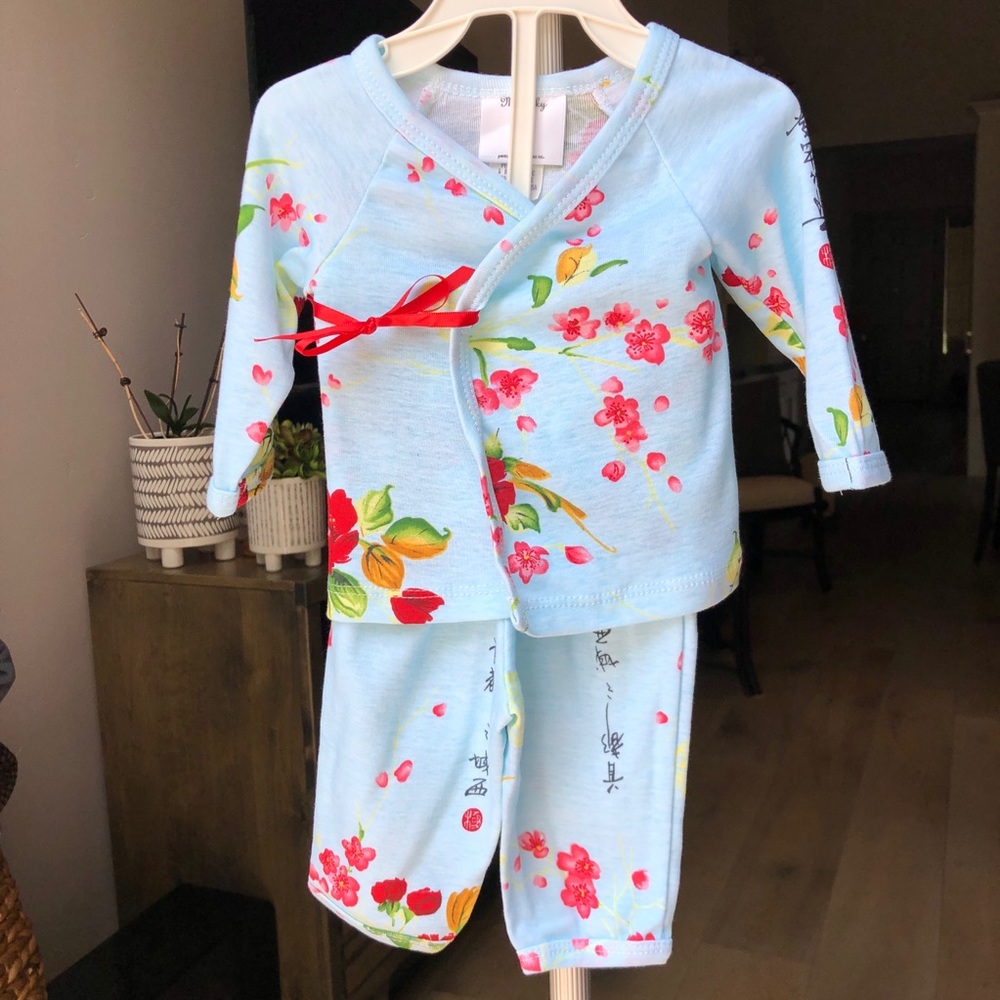 NWT 12 Mo Kimono Set w Hat in Tulle Gift Bag‎